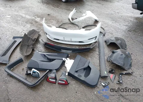 2023 Tesla Model Y Awd/Long Range Dual Motor All-Wheel Drive из США, поврежденный, VIN 7SAYGDEE3PF875923